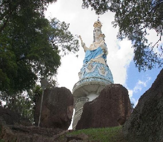 Nossa Senhora de Monte Serrat - a maior estátua de santa do Brasil